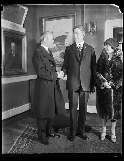 Curtis Wilbur, center