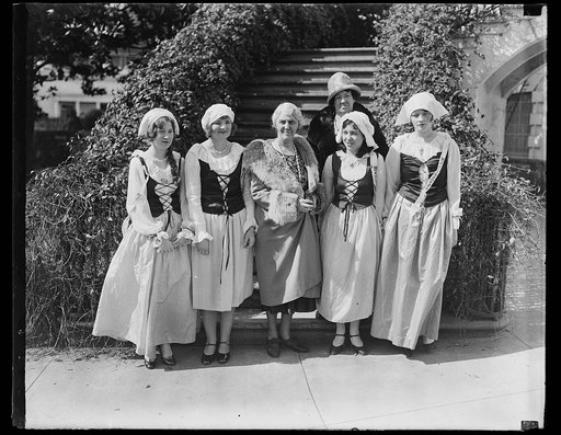 Lou Hoover and group of women. White House, Washington, D.C.