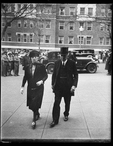 Frank Kellogg and wife?