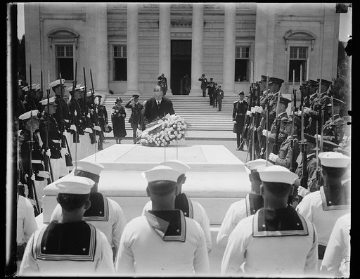 President and Mrs. Hoover lead nation in observing Memorial Day. The National Capital, led by President and Mrs. Hoover, today, Memorial Day, paid tribute to America's dead heroes of 4 wars at Arlington National Cemetary. President Hoover is shown placing a wreath on the tomb of America's Unknown So
