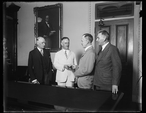 Commissioner General for Australia presents credentials to Secretary of State. The Commissioner General for Australia Hon. Herbert Brockes, who recently arrived in this country, presented his credentials to Secretary of State Stimson today. In the photograph, left to right: The British Ambassador Si