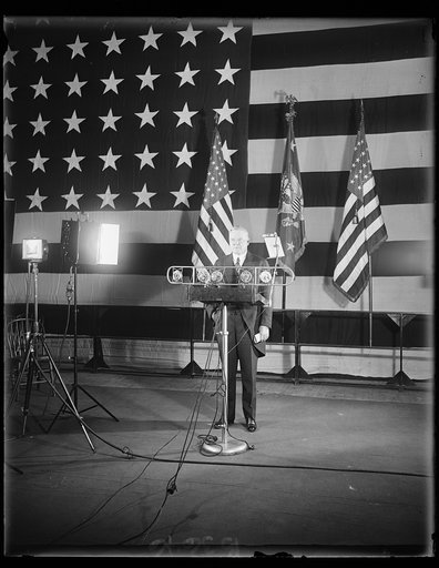 President Hoover makes Armistice Day address at American Legion Exercises. President Hoover as he appeared voicing the sentiments of the nation on th eleventh anniversary of the signing of the Armistice, at the memorial exercises held by the American Legion in Washington tonight. The President's mes