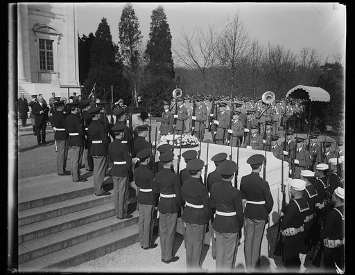 Mrs. Hoover at Tomb. Mrs. Herbert Hoover, laying a spray of roses on the tomb of the Unknown Soldier at Arlington National Cemetary, Armistice Day, Nov. 11.