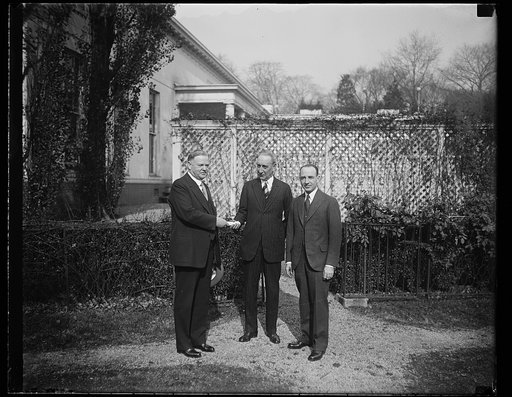 President Hoover proclaims "Century of Progress" fair for Chicago. President Hoover presenting to Rufus Dawes, brother of the Ambassador to England, a proclomation he has issued authorizing and inviting the public to attend the "Country of Progress" Fair to be held in Chicago in 1933. The citizens o