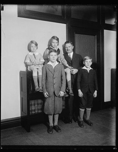 New Assistant Attorney General. G.A. Youngquist, new Assistant Attorney General and his youngsters, made shortly after he took the oath of office today. Left to right: Scharlie Ann, 5, and Margaret, 11 (sitting). Standing: Jack, 9, and Bob, 15