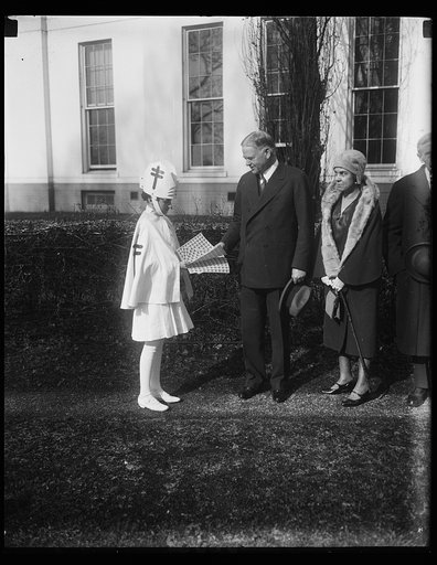 President Hoover buys his supply of Xmas seals from youthful health crusader. Little Jacqueline Krah, health crusader, called at the White House today and sold President Hoover a supply of Christmas Seals. The seals are sold annually by the Tuberculosis Association to aid youthful tubercular patient