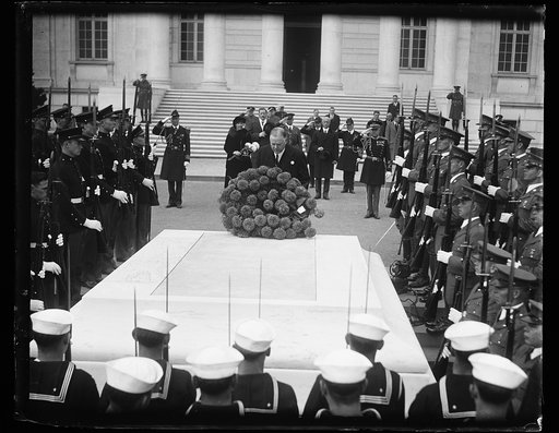 Herbert Hoover at tomb of unknown soldier, Arlington National Cemetery, Arlington, Virginia