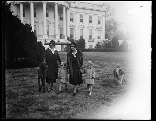 Group: women, children and dogs at White House, Washington, D.C.