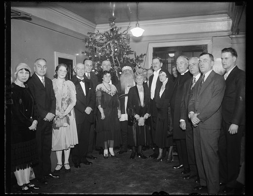 Secy. of War Patrick Hurley at Xmas party, Mt. Alto Hospital, given by Veterans of Foreign Wars