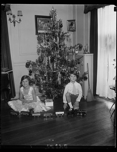 Elizabeth and J. Hamilton Fish, 3rd, children of Rep. and Mrs. J. Hamilton Fish of New York, and their attractive Christmas tree