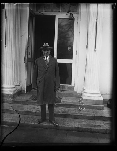 Visitor at White House, Washington, D.C.