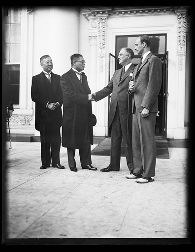 Franklin Roosevelt and group at White House, Washington, D.C.)