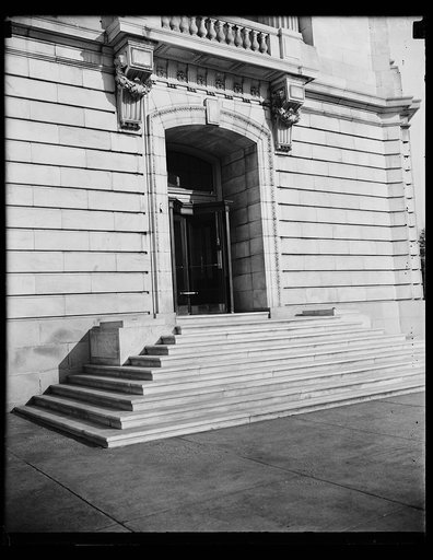 Entrance to ?, Washington, D.C.
