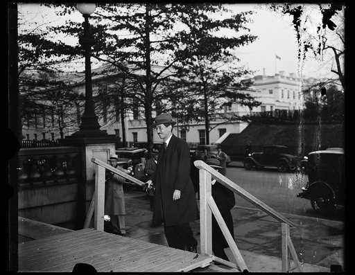 Man; White House in background. Washington, D.C.