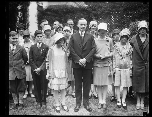 Winners in National Spelling Bee received by President Coolidge. School children from all over the cou[...] who competed in the fourth annual National Spelling Bee held in Washington, were rece[...] by President Coolidge at the White House today. The winners are shown in the center of the group with