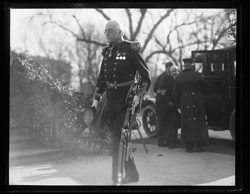 Military visitor at White House, Washington, D.C.