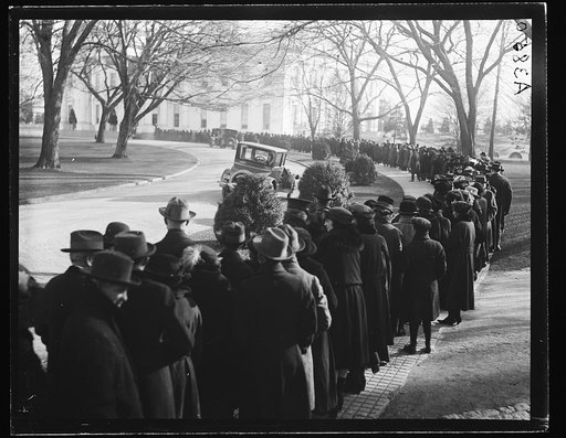 Crowd in line outside White House, Washington, D.C.