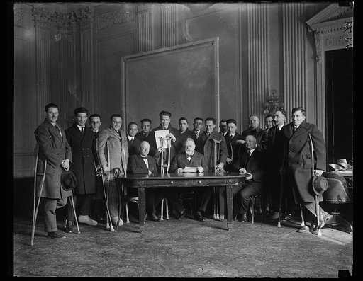 Group: wounded men