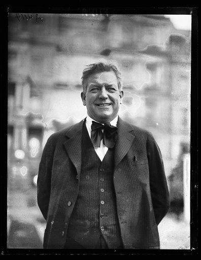 White House visitor; State, War and Navy Building in background. Washington, D.C.