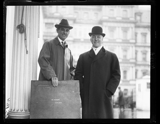 White House visitors; State, War and Navy Building in background. Washington, D.C.