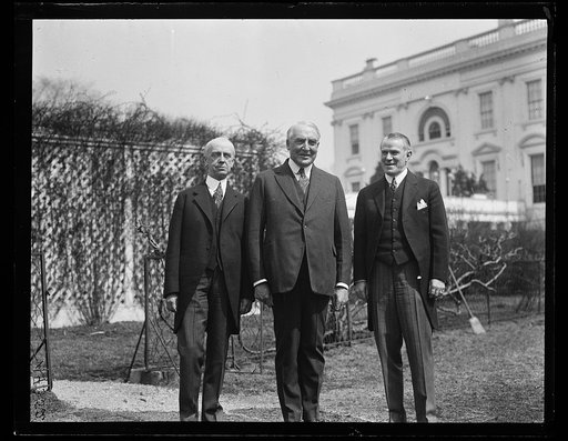 Warren Harding and group outside White House, Washington, D.C.