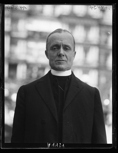 Clergy at White House, State, War, and Navy Building in background. Washington, D.C.
