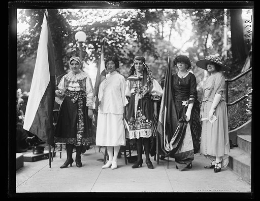 Nat'l Women's Party. May 21, 1922. Mme. Harriet Gottling, of Czech.; Miss Susie Chow, of China, Mme. Josephine Klima, of Prague, Slovakia, Miss Ballivian, of Bolivia, and Miss Vina Stepanek, of Czech.