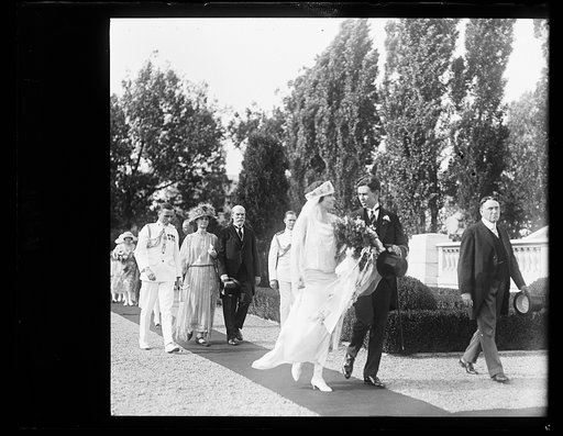 Mr. and Mrs. Chauncey Lockhart Waddell going into Pan. Amer. Union Bldg.
