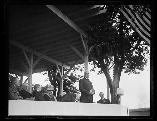 President Harding giving a speech at the unveiling of the statue of Orpheus at Fort McHenry, Baltimore, Maryland, in honor of Francis Scott Key