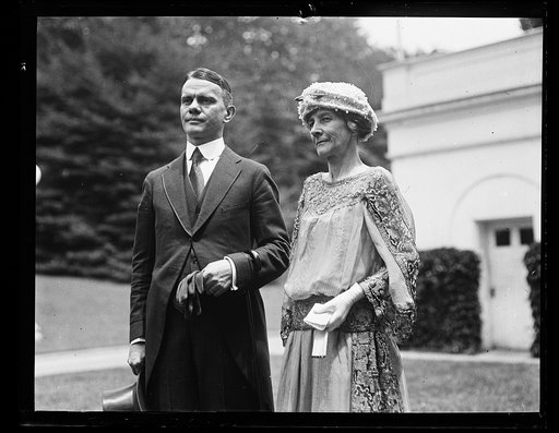 Man and woman at White House. Washington, D.C.