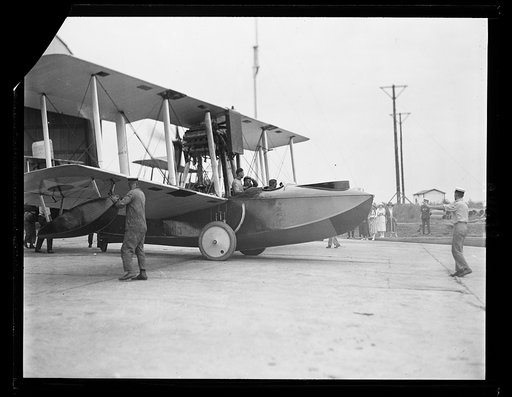 Amphibian airplane