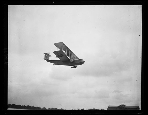 Amphibian airplane