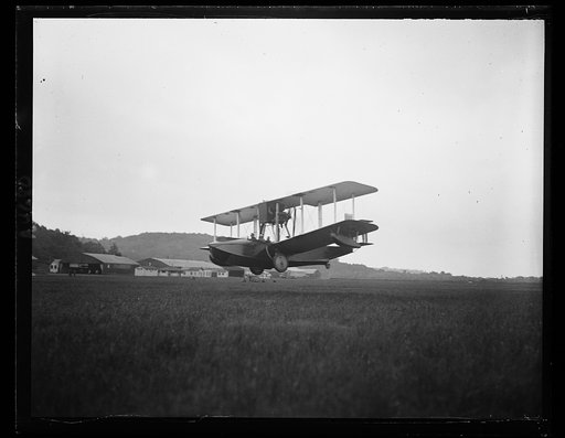 Amphibian airplane