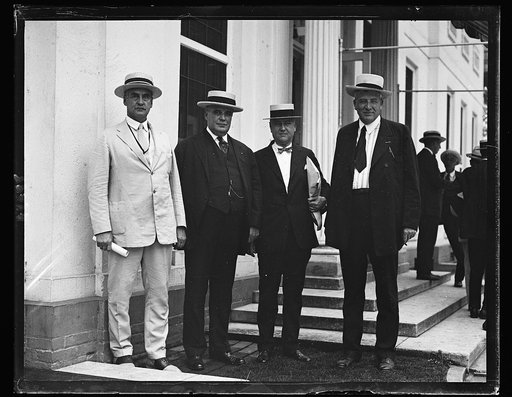 Pennsylvania, one of the largest coal producing centers in the world, is hard hit by the strike and Gov. Sproul with his Atty. Gen. spent several hours in conference July 17, with Pres. Harding and Atty. Gen. Daugherty. Left to rt.: Sen. George W. Pepper, Gov. Sproul, Atty. Gen. Daugherty, and Geo. 