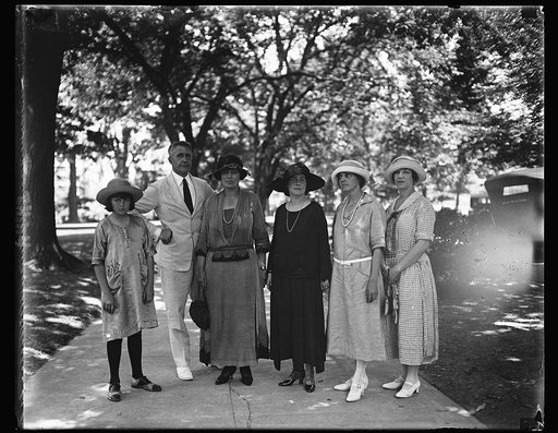 Tom Grant and group of ladies at White House