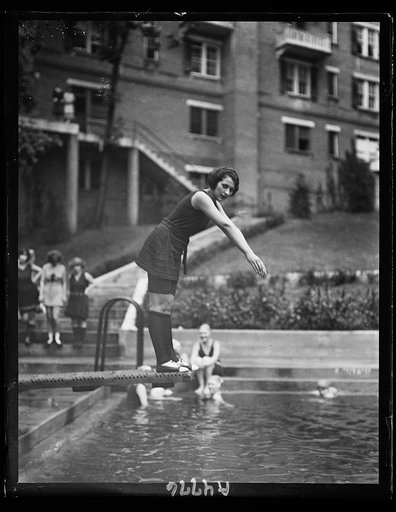 Miss Washington [Evelyn C. Lewis], in bathing suit at Wardman Park pool