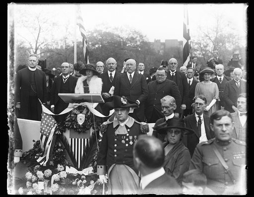 Burke statue. Formal presentation by British Delegation from the Sulgrave Institution, Oct. 12. Left to rt.: Rev. G.C.F. Bratenhal, Sir Chas. Wakefield, Fred Wakefield, Secy. of War Weeks, Alton B. Parker, Chancellor of the Institution and Lady Geddes