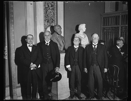 Bust of James Bryce, gift to the Amer. people of Sir Chas. C. Wakefield, for the Sulgrave Institution of Grt. Brit. Unveiled at Capitol, Oct. 12. Left to rt.: Dr. A.S. Beelan, of the Canadian cabinet, Auck. Geddes, Sir Chas, Wakefield, Chief Justice Taft who accepted bust on behalf of Amer. people.