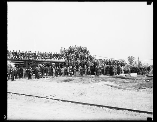 Group with military artillery