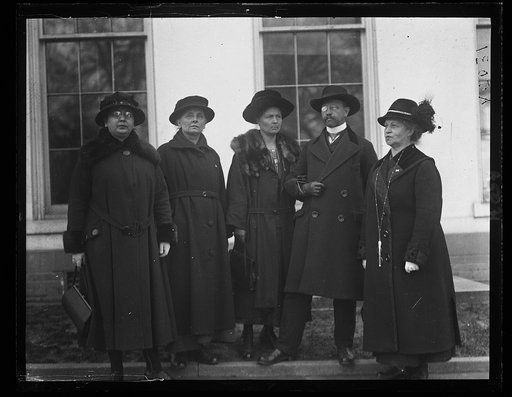 ...] to the Internat'l convention held in [Canada?] Left to right: Dr. Martha Kuppersbusch, Prof. of Political Science; Wilhelmine Lohman, Social Worker; Mrs. Tolde Strecker, Dr. Strecker, Pres. of the Nat'l Prohibition Assoc. of Germany, Mrs. Guste von Bhiecher, Pres. Womans Christian Temperance So