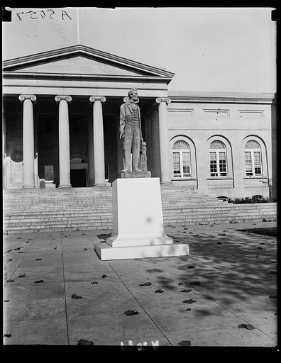 Lincoln Statue, by Scott [...]hery, is in its old resting place after the remodeling of the court house