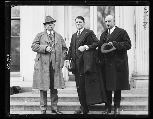 ...] Owsley, new commander of the Amer. Legion at White House on Thanksgiving eve to discuss [...] matters with Pres. Harding. Left to right: [...] Sparks, Commander Owsley, and Col. Chas. B. Forbes