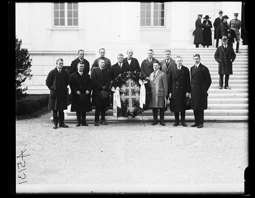 Mr. Rosen and grp. on steps of Amptheatre, Armistice Day