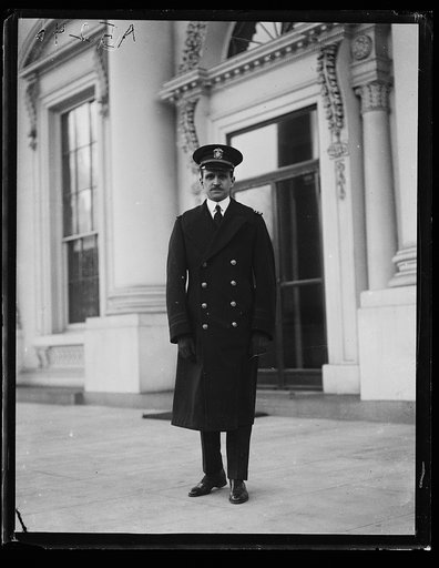 Military visitor at White House, Washington, D.C.