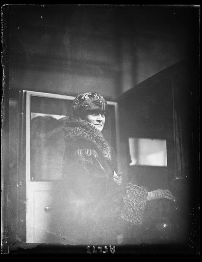 Miss Abigale Harding, sister of the pres., as she arrived at Union Station