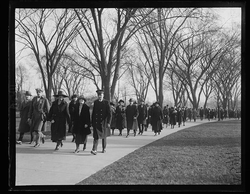 Street scene, crowd walking