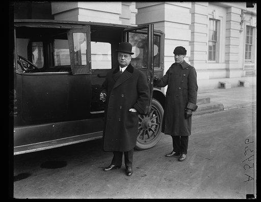 Sen. Hiram Johnson of Calif. at Capitol before sailing to Europe