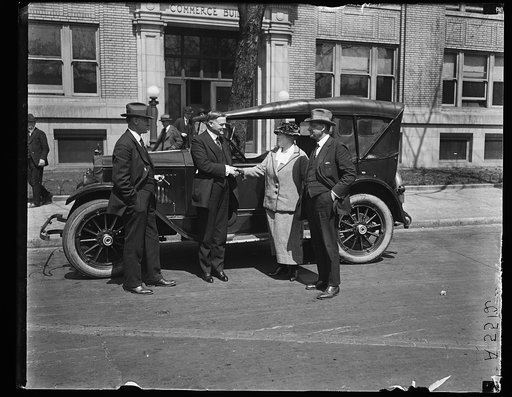 Street scene in front of Commerce Building, Washington, D.C.