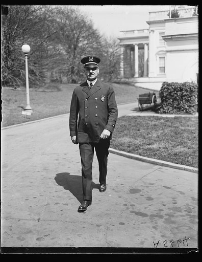 Police Officer at White House, Washington, D.C.