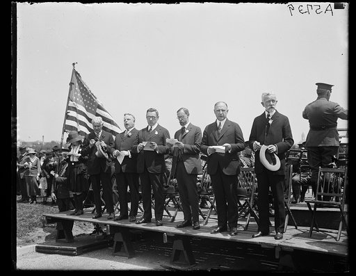 Mass. Society group, near Lincoln Memorial, Washington, D.C.